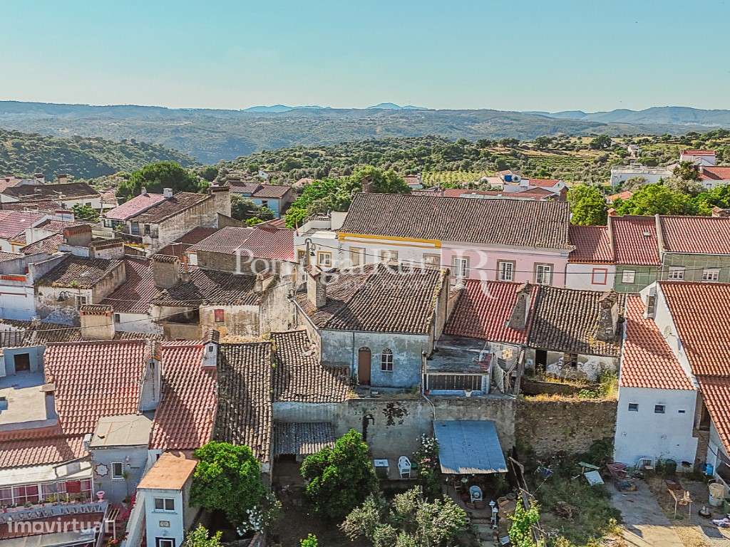 Casa Histórica com quintal para recuperar em Amieira do Tejo - Grande imagem: 3/35