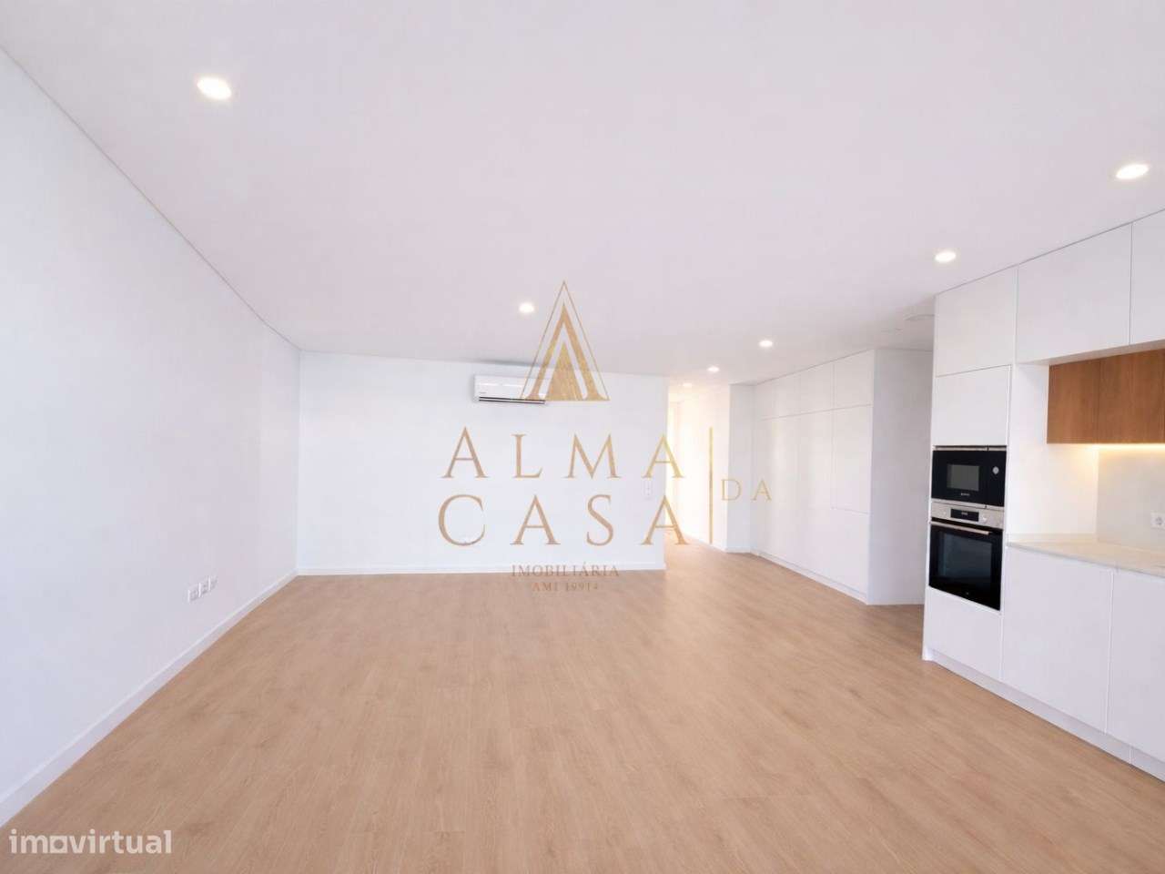 Apartamento T2 | Novo | Centro Rio Tinto | 2 L.Gargem | Varanda-8
