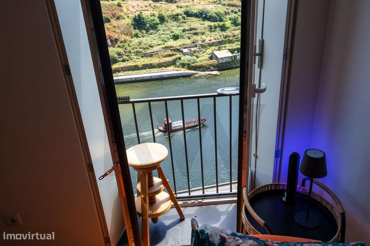 Uma Joia Contemporânea Sobre o Douro - T1 com vistas deslumbrantes-26