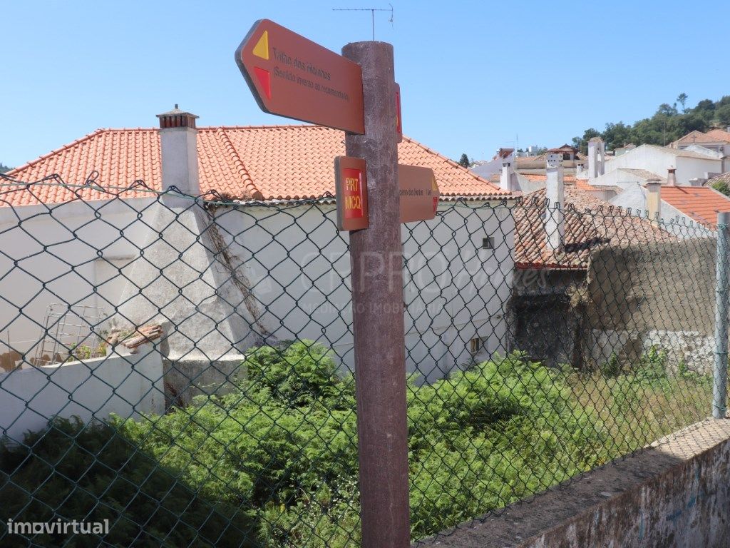 Terreno com localização central para construção de imóvel com área ... - Grande imagem: 2/5