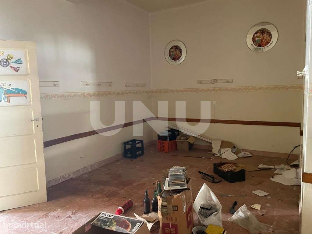 Prédio com uma fracção-8