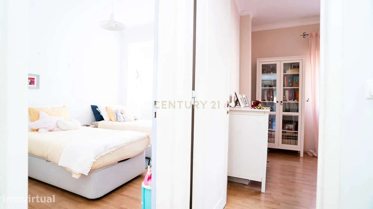 Apartamento T2 + 1* - Remodelado, em Queluz-35