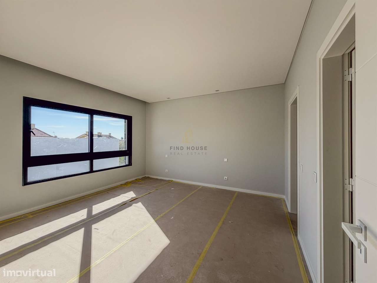 Vende-se Moradia T4 com jardim em Albarraque-18