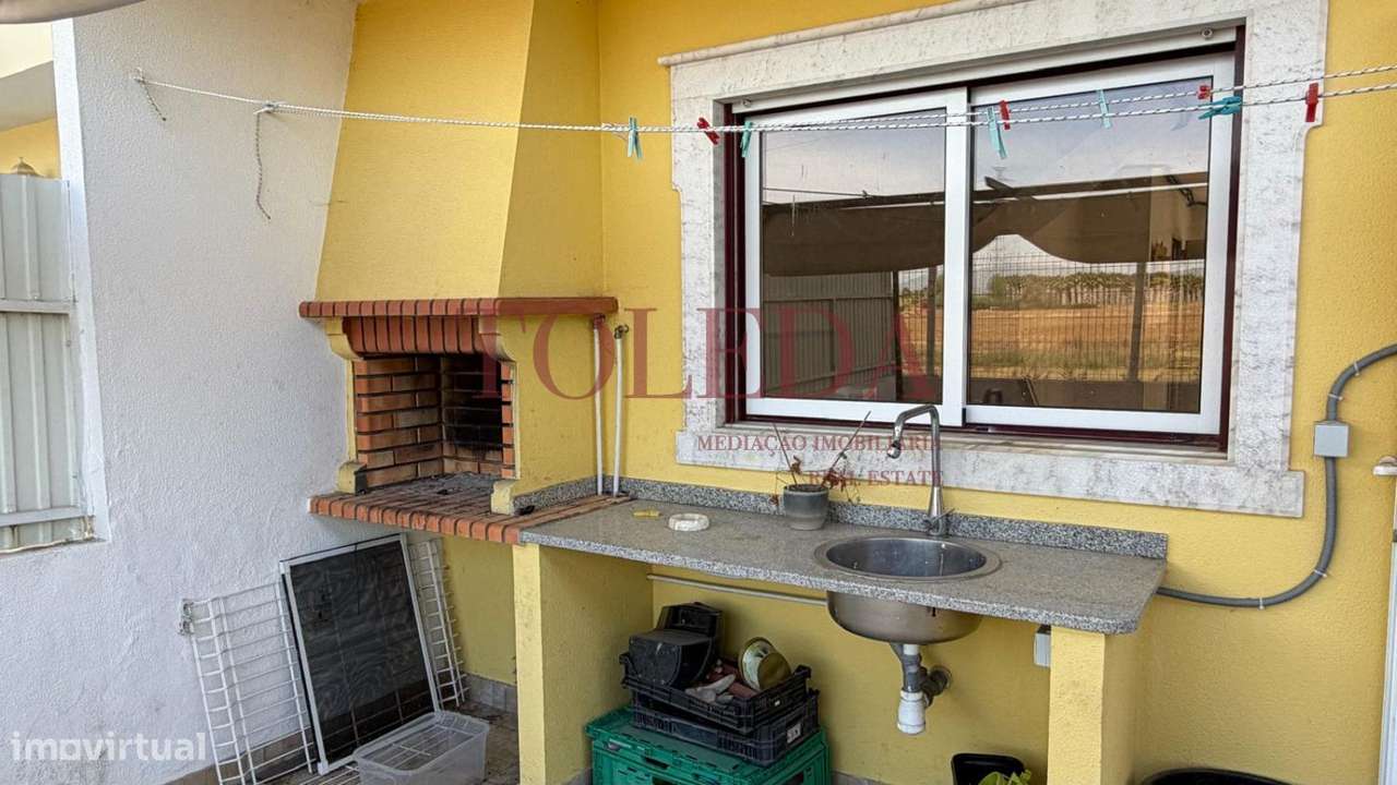 Moradia T3+1 com Terraço e Garagem-9