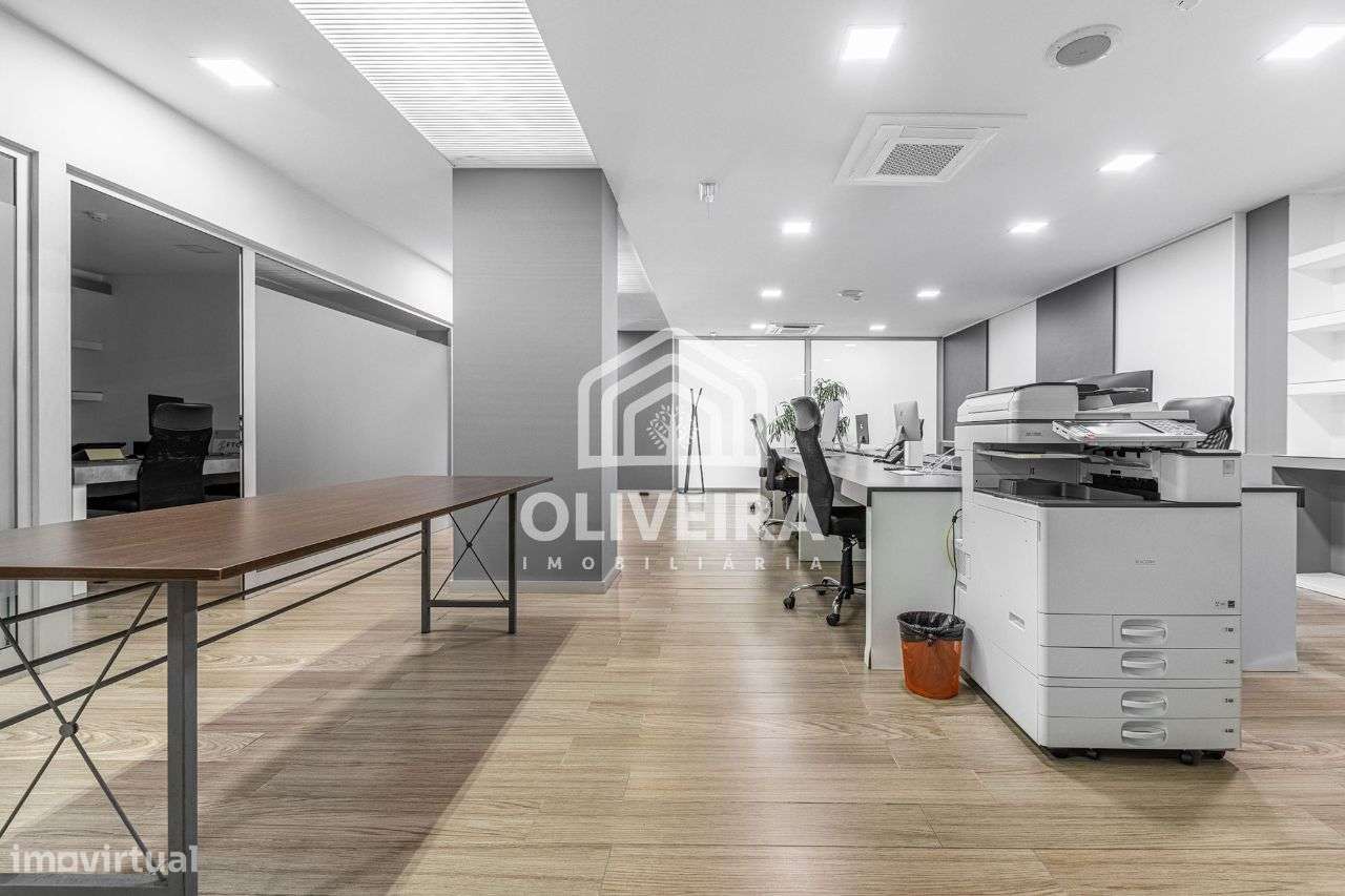 Pavilhão com escritórios - Maximinos, Braga-9