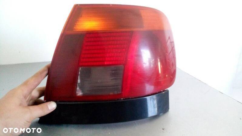 Lampa prawa  Audi  A4 - 1