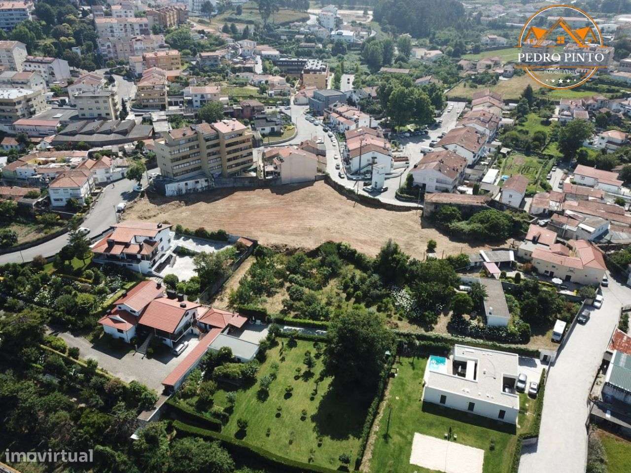 Terreno para Venda com Casa de Pedra | Área Total de 4942,5 m² |-4