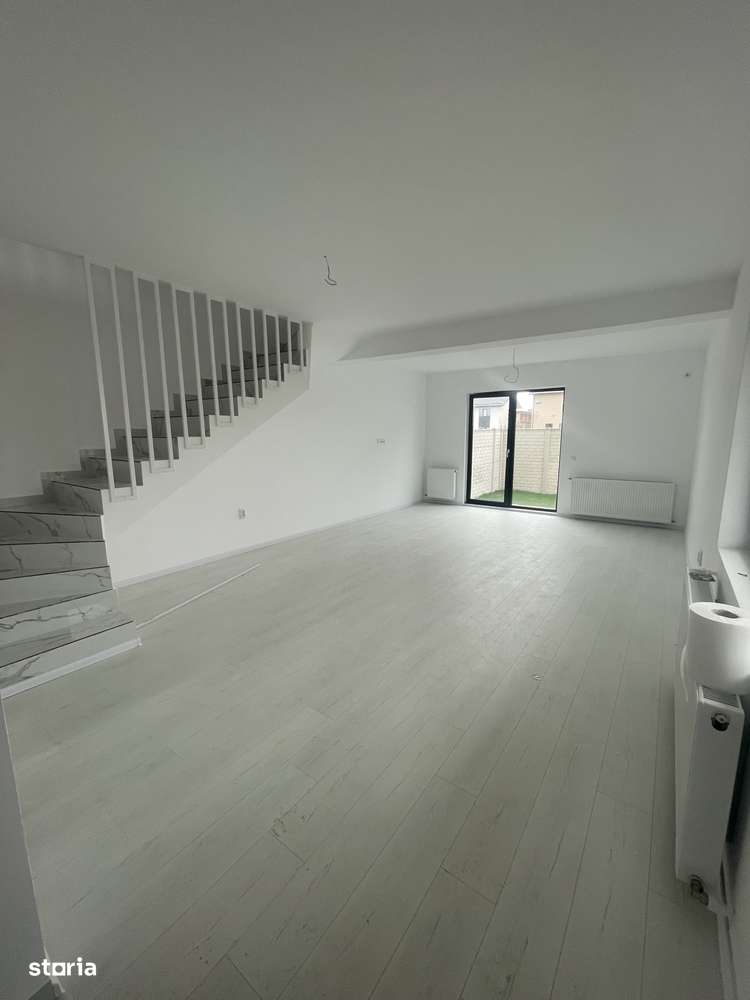 Casă modernă cu mansardă și curte, ideală pentru familie-0