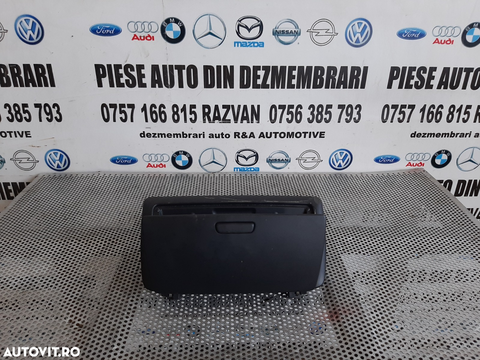 Sertar Bord Torpedo Superior Bord Spatiu Depozitare Bord Bmw Seria 1 E87 An 2004-2011 Dezmembrez Bmw E87 - 3