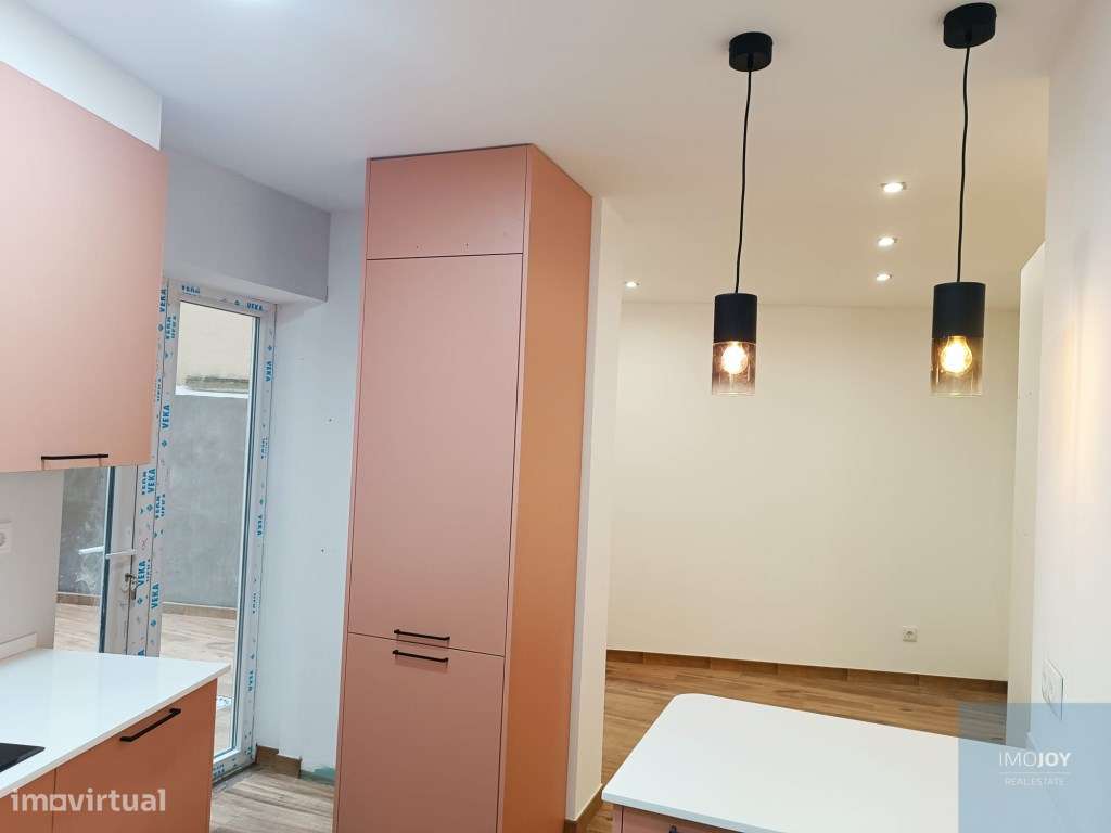 Apartamento T2 Totalmente Remodelado na Estela em Lisboa - Grande imagem: 5/39