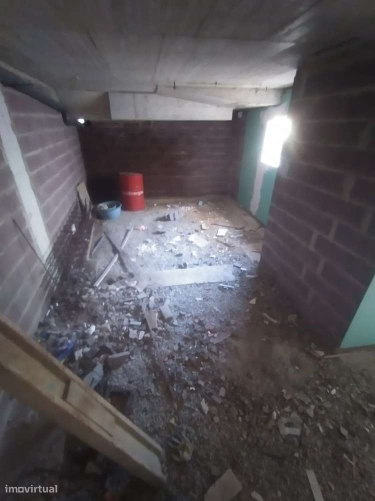 Moradia t-4 em construção pederneira -Nazaré com piscina const de luxo-4