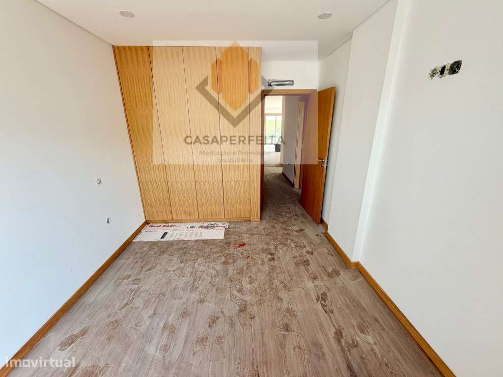 Apartamento T2 NOVO de 2 Frentes com 131m2, Varanda e Lugar de Gara...-20