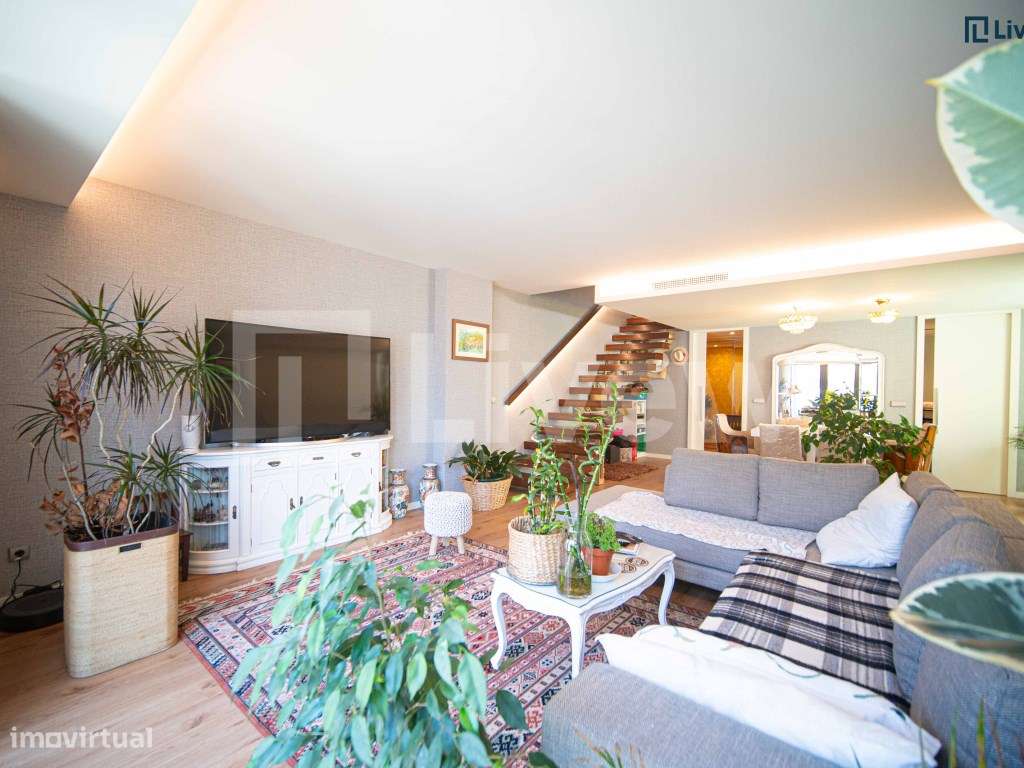 Apt T3 Duplex Ultimo andar Av. Fernão de Magalhães, como novo! - Grande imagem: 3/35