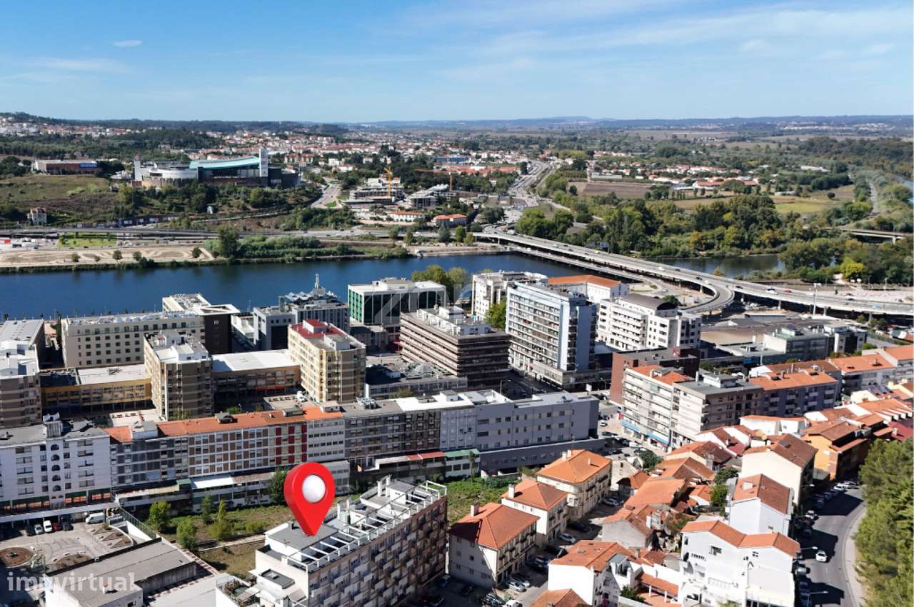 Armazém 400 m² | >13% | Centro da Cidade| C/Estacionamento 7 carros - Grande imagem: 2/34