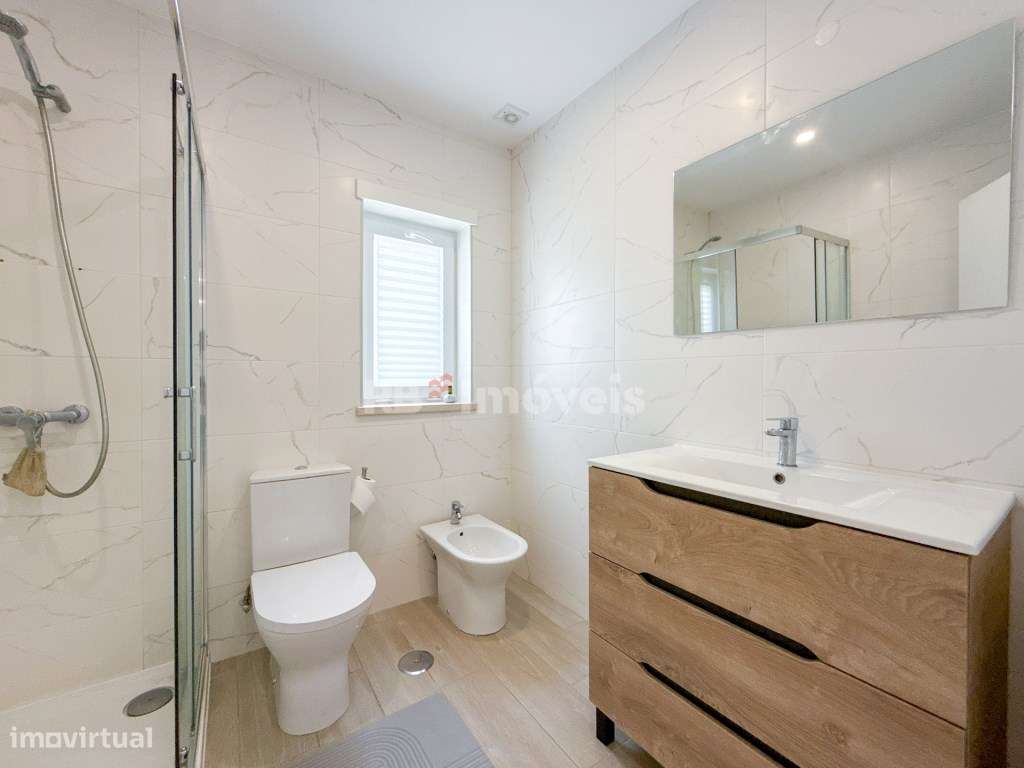 Apartamento T3 Semi-Novo, c/ Garagem - em Constância-22