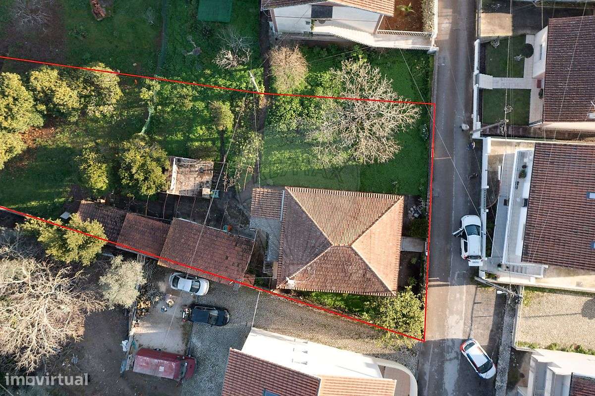 Moradia T6 | 2 Andares com Utilização Independente | Lote 1048m2-40