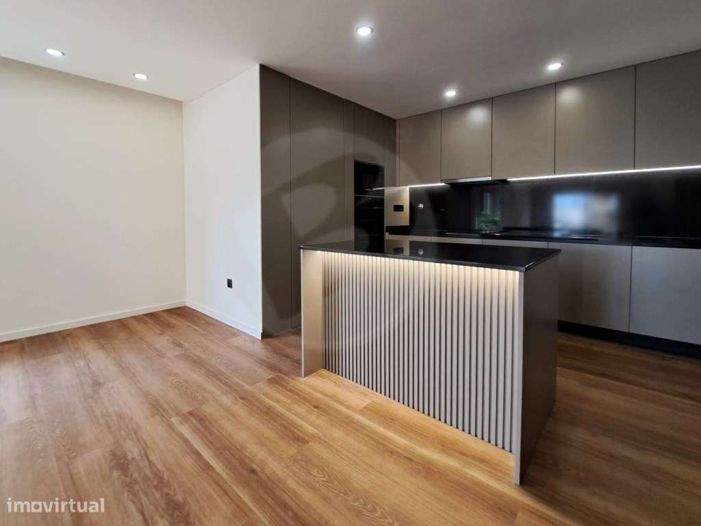 T3 Totalmente Remodelado no Centro da Póvoa de Varzim - Grande imagem: 5/45