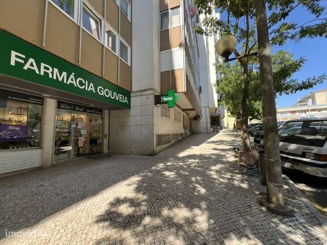 Oportunidade de Investimento, loja c/dois pisos em Benfica!-10