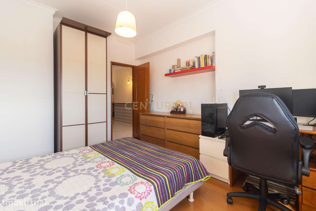 Apartamento T2 com Parqueamento, Elevador, Pronto a Habitar – Uma Opor-23