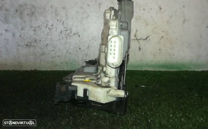 Ficheira Frt Drt Frente Direito Fecho Porta Seat Leon (1P1) - 2