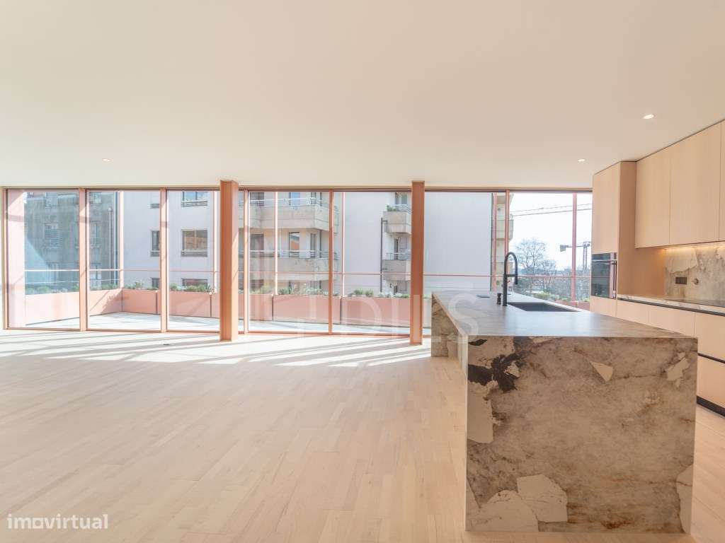 Apartamento T4+1 na Foz - Último Piso Cobertura Privativa-2