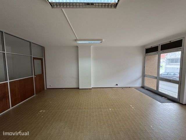 # LOJA ESPINHO RUA 25 # Aluguer # 120m2 - Grande imagem: 2/6