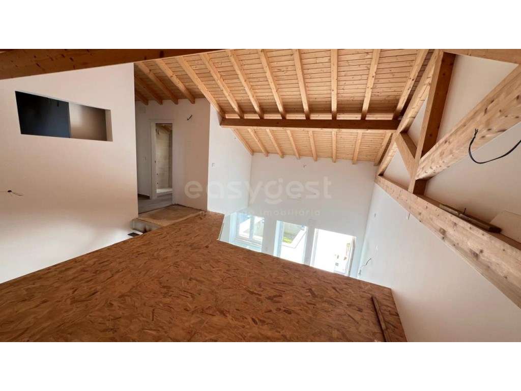 Moradia Geminada em Remodelação com Piscina - A 10 Minutos do Cadaval - Grande imagem: 4/25