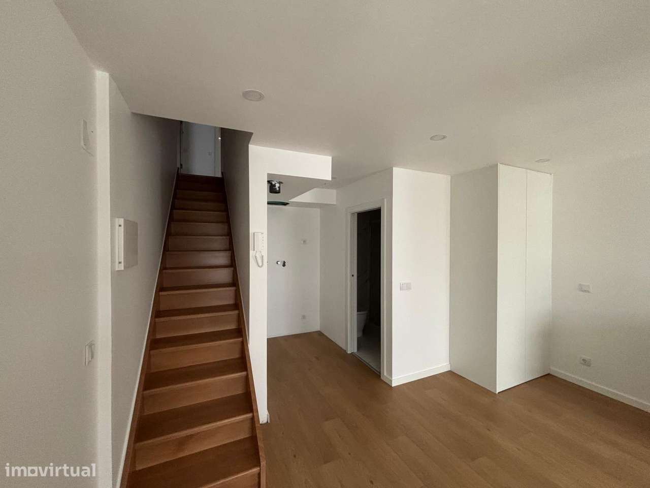 venda de magnifico prédio na Rua da Matemática (4 T0´s e 5 T1's)-56