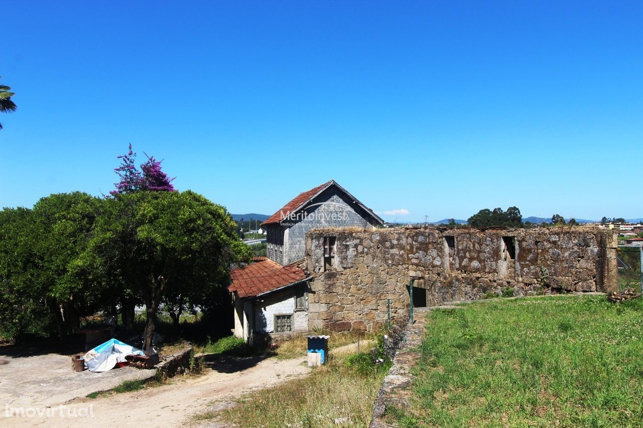 Quinta para restauro na freguesia de Esmeriz - V.N.Famalicão.