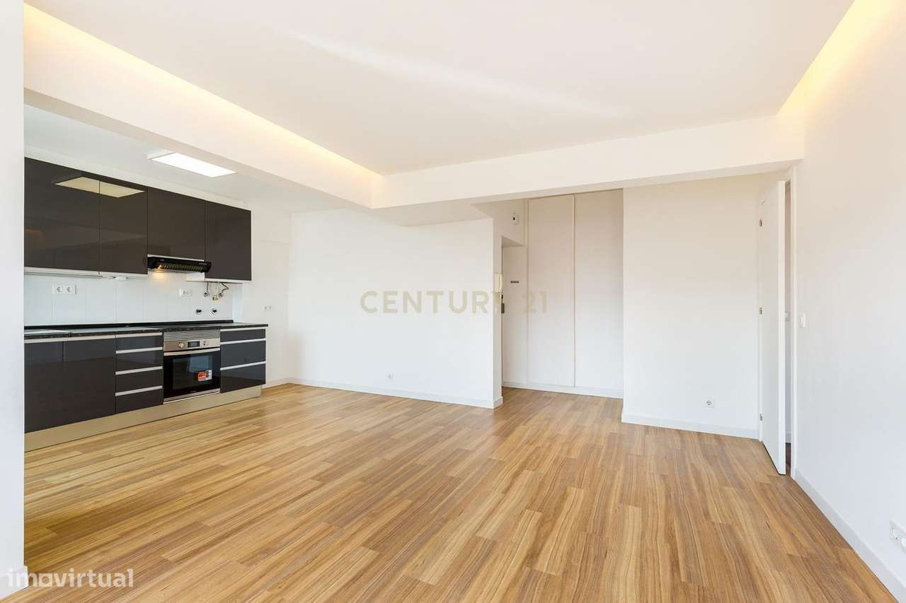 T2 Totalmente Renovado - Damaia-17