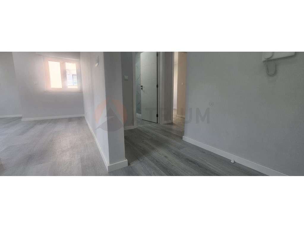 T2 Completamente remodelado em Corroios + Arrecadação.-5