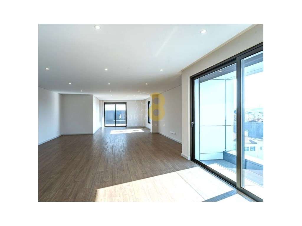 Magnifico T4 Recuado com terraço e 3 frentes na Boavista. - Grande imagem: 4/24