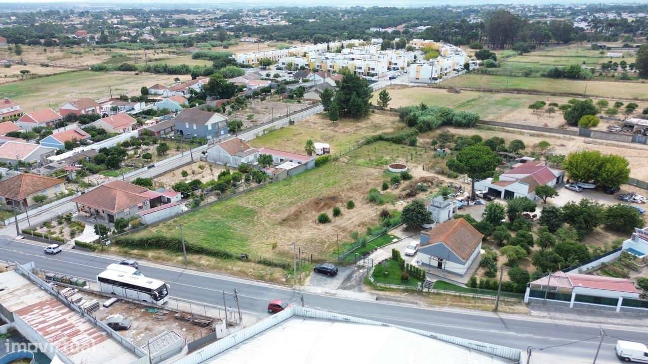 Terreno Urbano de 2406 m2 em Santo António da Charneca-2