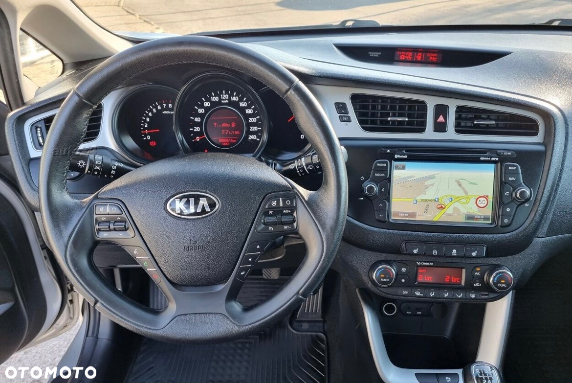 Kia Ceed - 10