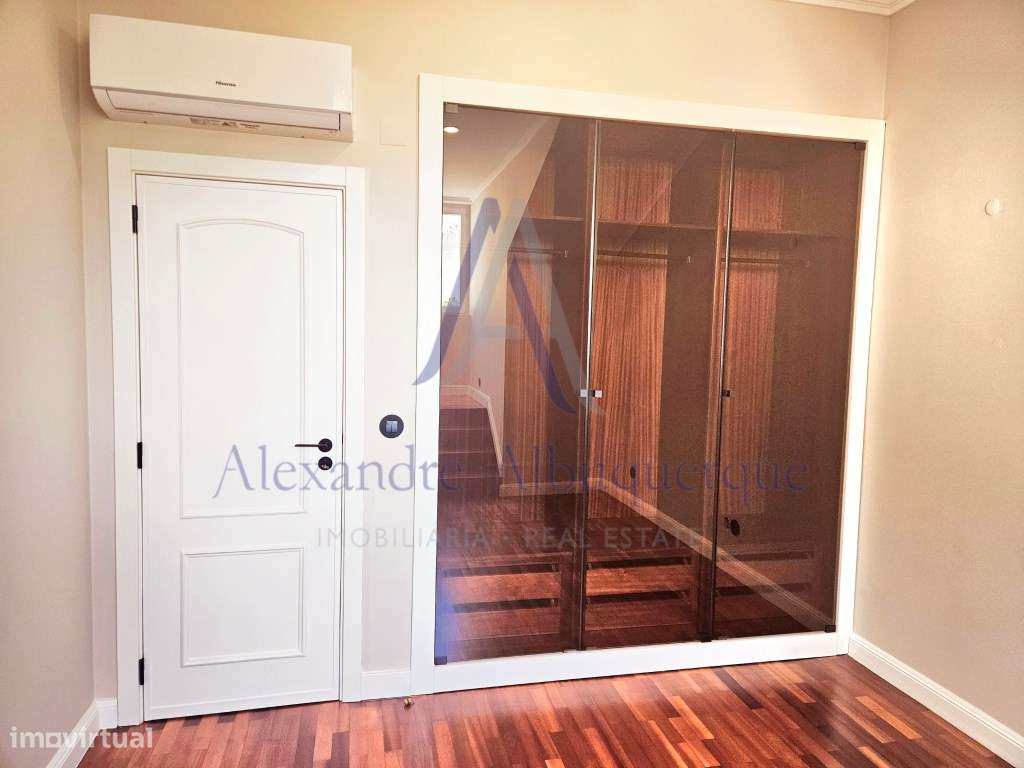 Luxuoso Duplex T 3 na Vila de Sesimbra, em segunda linha da Praia-11