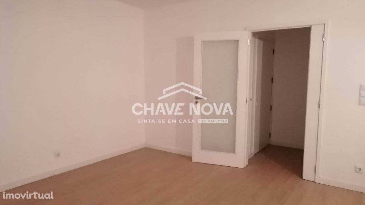 MV - Apartamento T2 com varanda, elevador