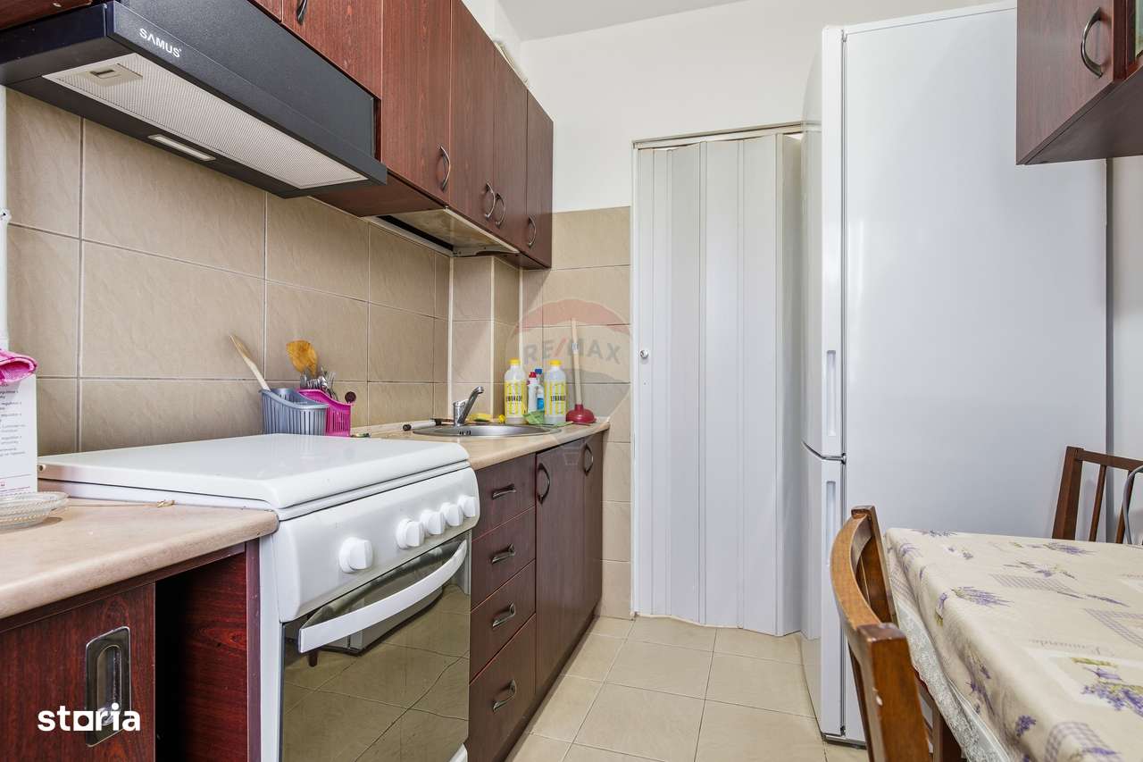 Apartament cu 3 camere de vânzare în zona Palat-8