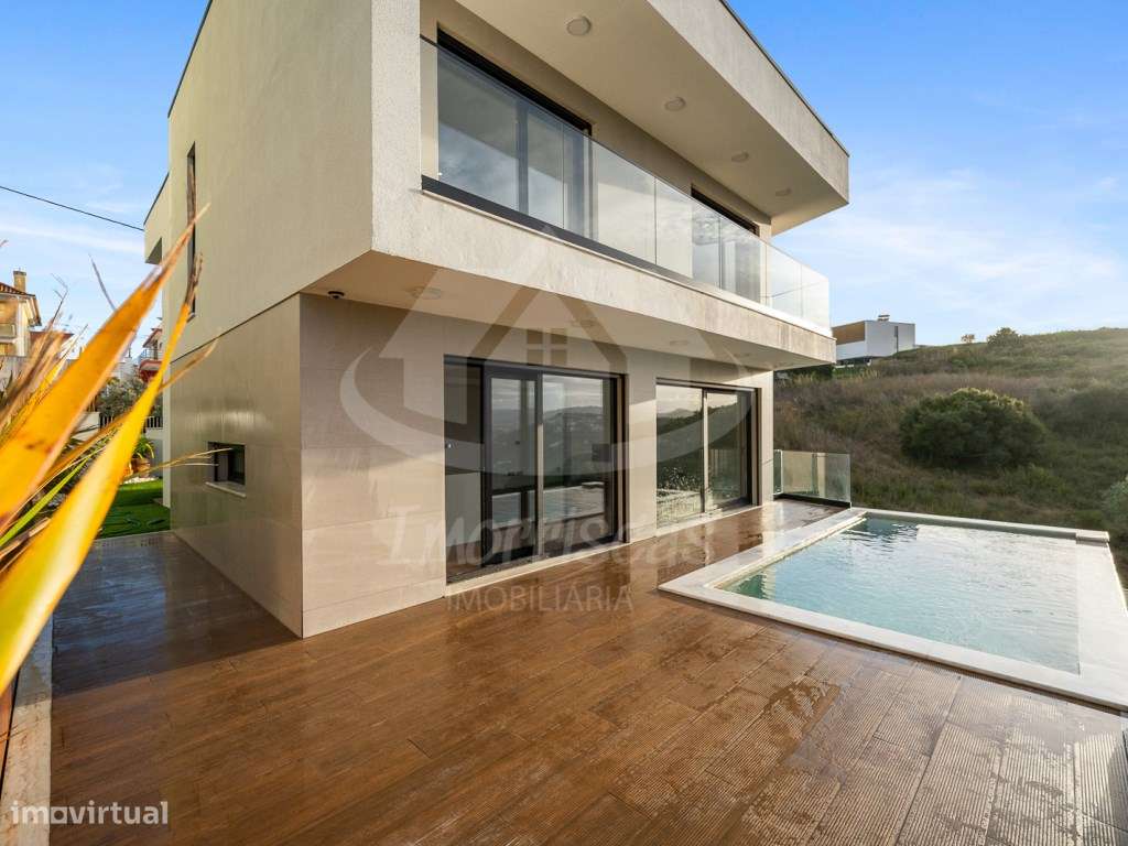 Moradia T4 com piscina e vista panorâmica em São João da Talha-43