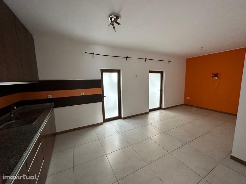 Vendo moradia T2 térrea junto ao centro da Póvoa Varzim