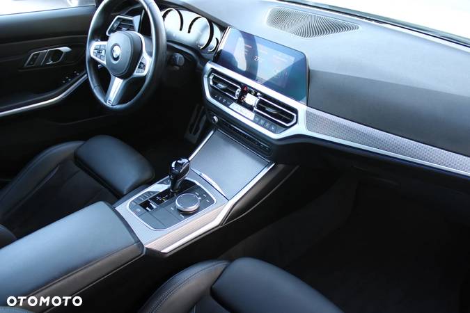 BMW Seria 3 330i M Sport sport - 16