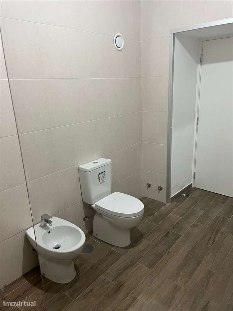 T1 transf. emT2 c/ 2 Lug. Estacionamento - Centro de Portalegre - Grande imagem: 5/15