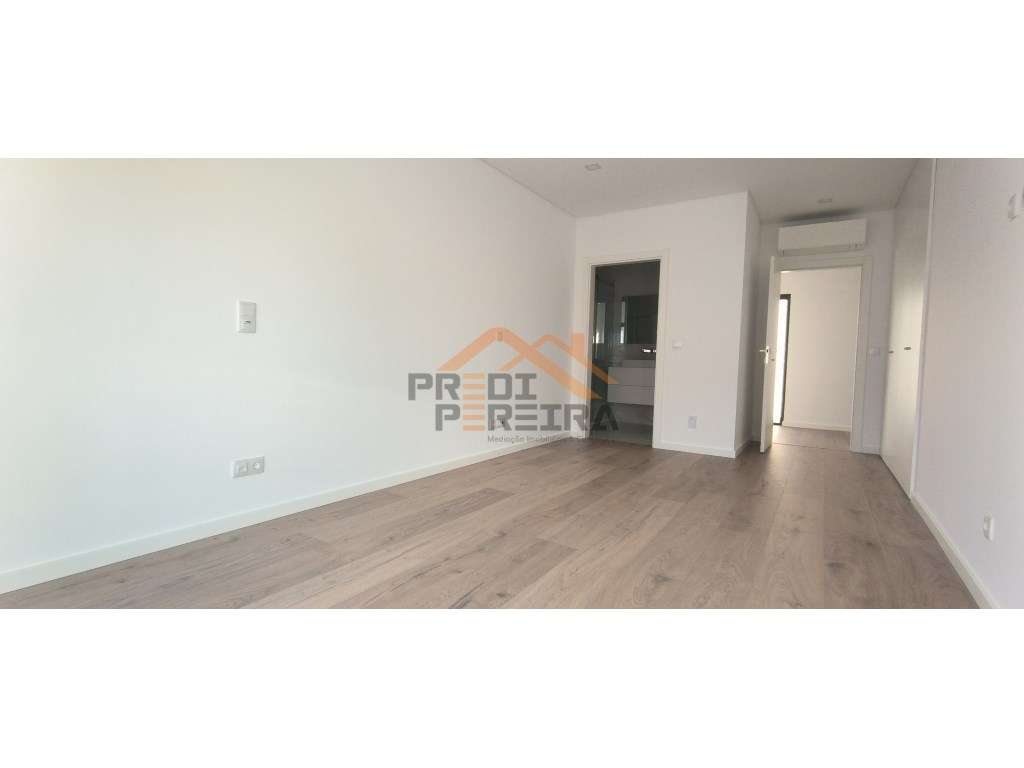 Última fração disponível!
T3 de luxo, com terraço e uma box, inser...-13