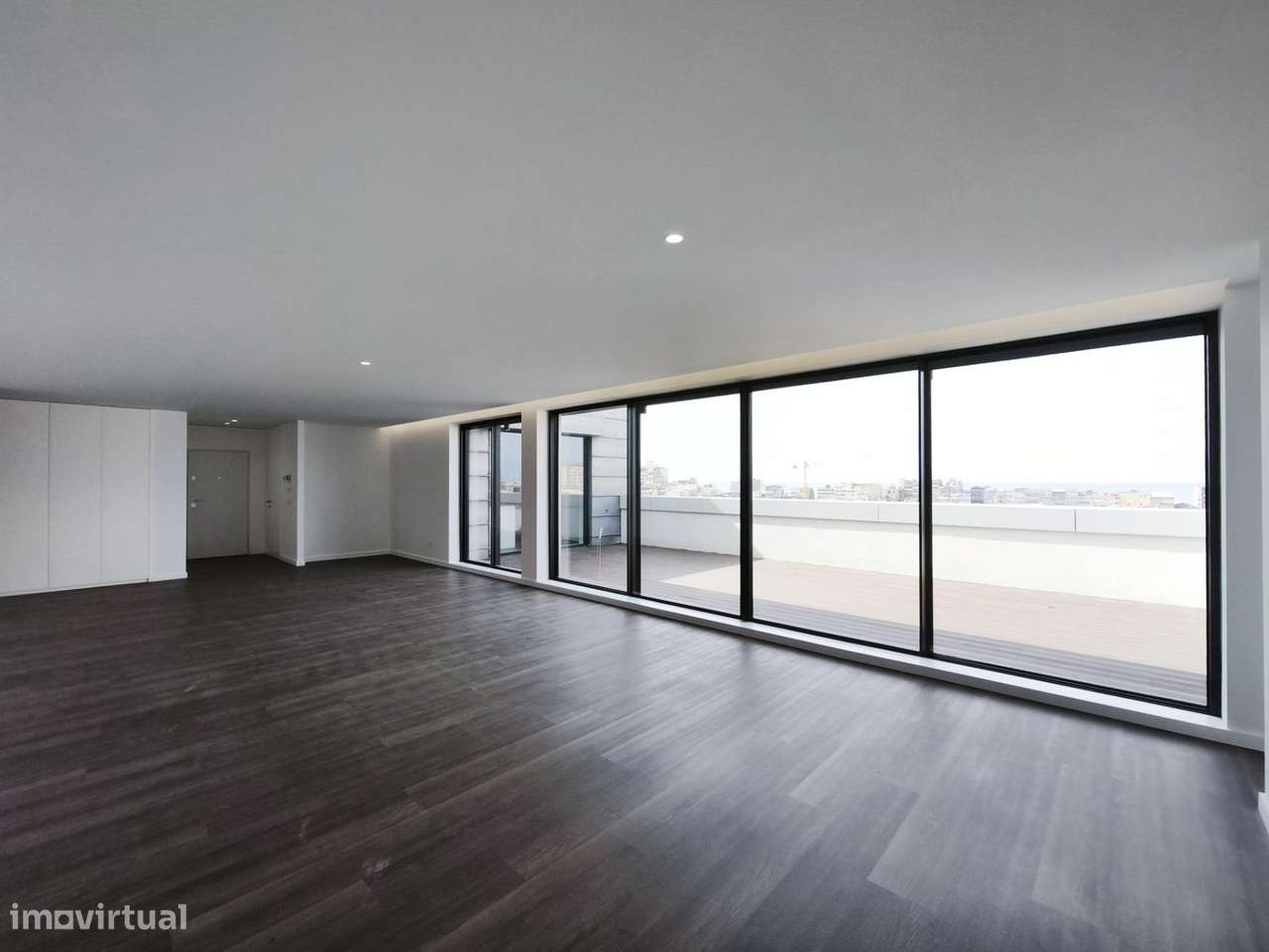 Apartamento T4 Novo (com Terraço e Centro Cidade)-36