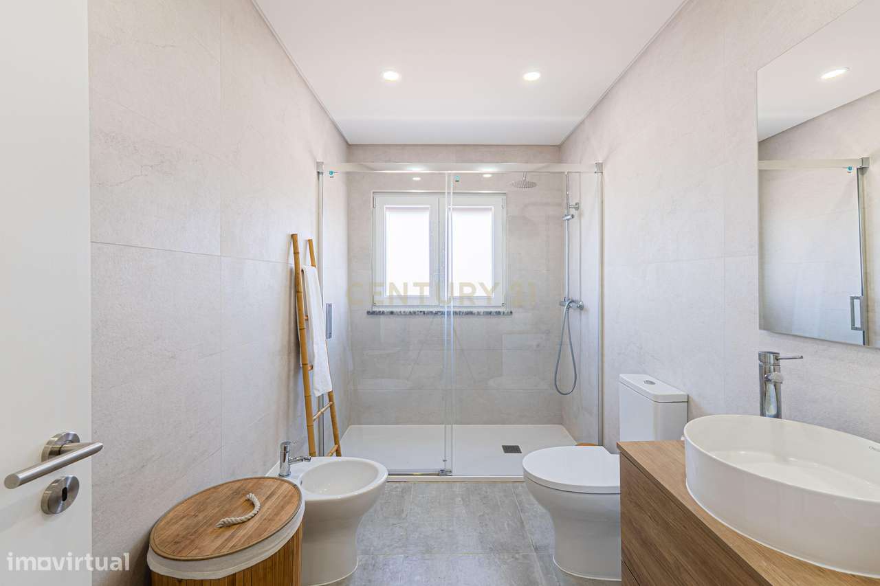 Moradia T4 + anexo T0 | Piscina Infinita | Estuário do Sado-33