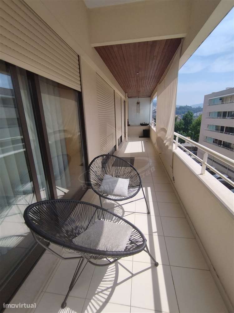 T4 com garagem para 2 carros-8