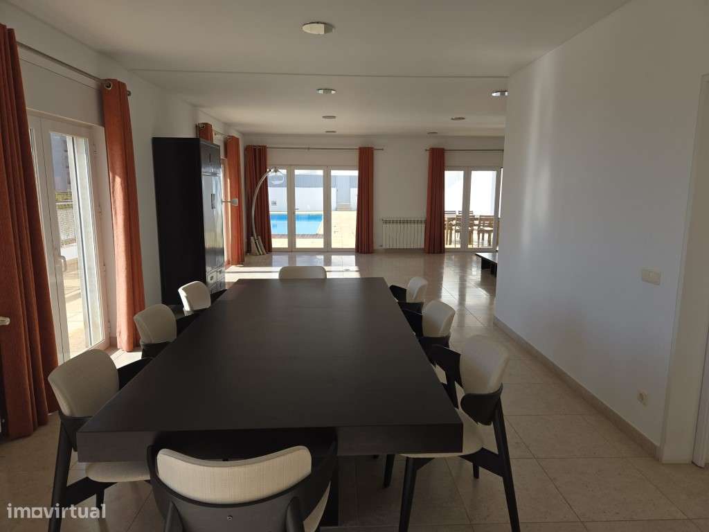 Moradia T5 com Terraço e Piscina-29