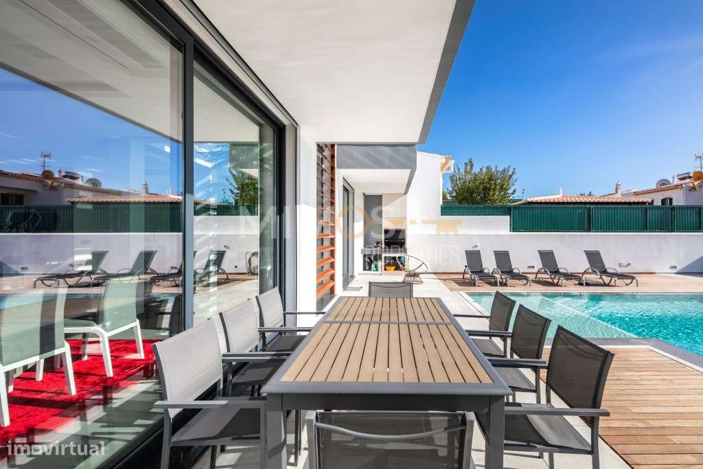 Moradia T3+1 com Piscina em Urbanização Tranquila Próxima ao Golfe - Grande imagem: 5/16