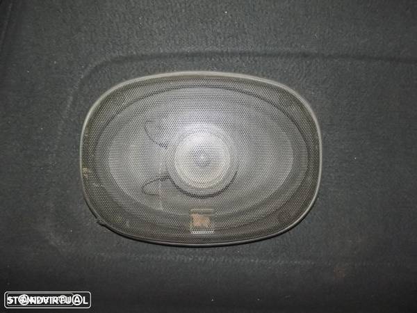 nissan sunny chapeleira c/colunas kenwood 100 W - 3