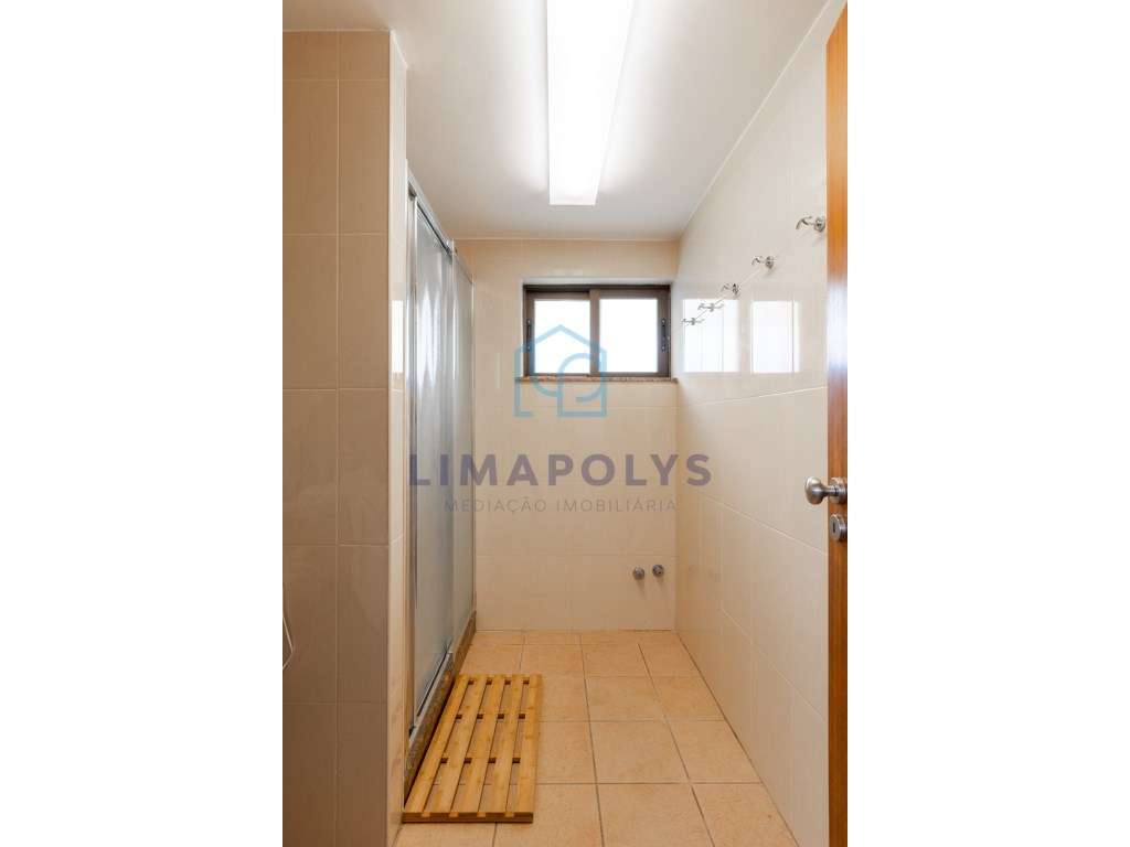 Moradia T4 com Vista Mar a 50m da Praia - Oportunidade Única!-31