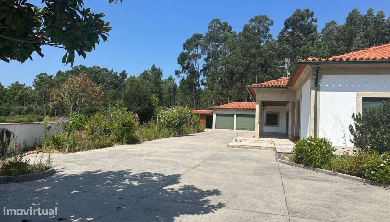 Venda de moradia V4+1, São Martinho de Coura, Paredes de Coura-27